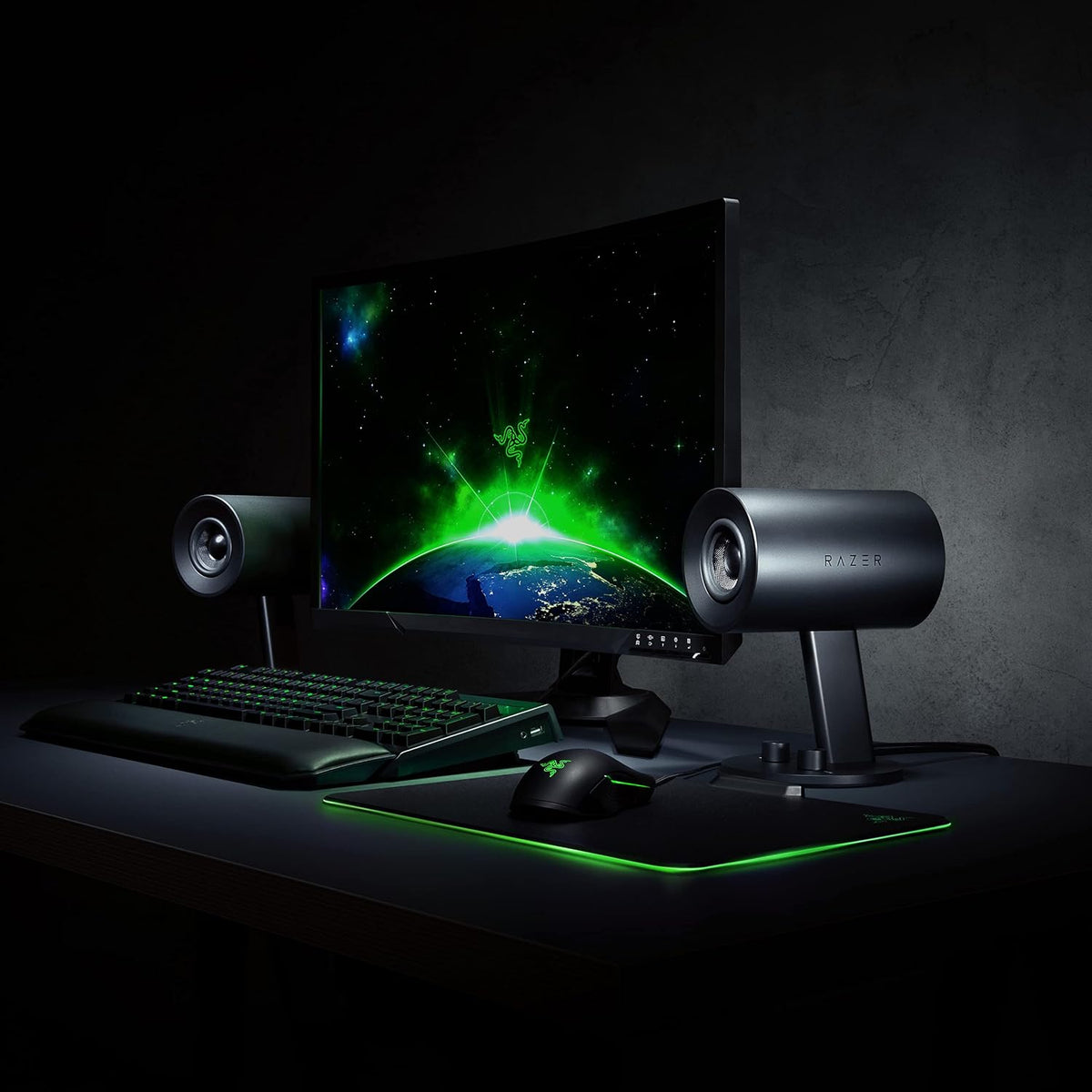 Razer Nommo: Custom Woven Fiberglass 3' Drivers - Rear-Facing Bass Ports - Bass Knob w/Automatic Gain Control - Full Range 2.0 PC Gaming Speakers