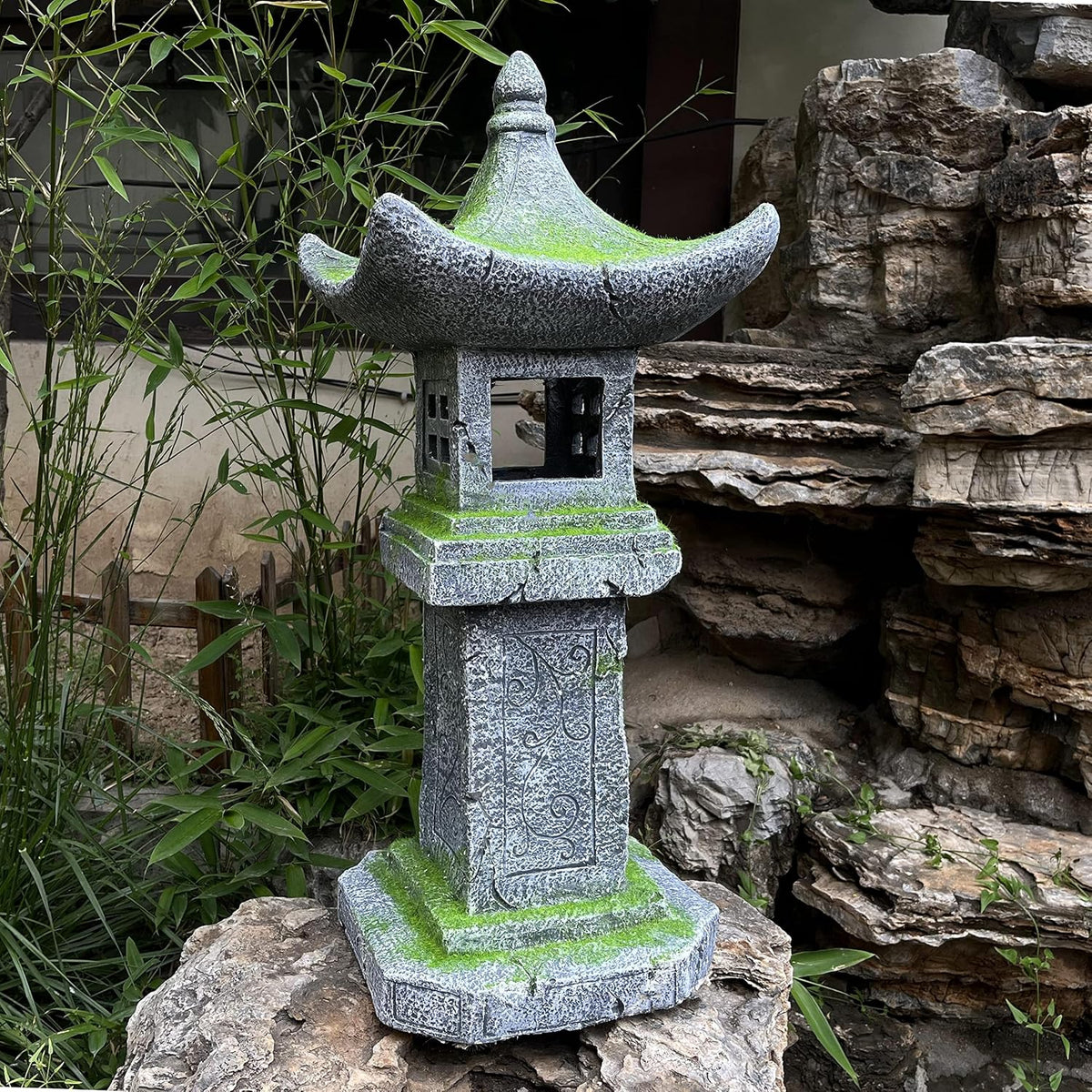 Japanese Pagoda Statue Solar-Powered LED Light Moss-Covered Retro Miniature Tower Lantern Garden Decoration Figurines Solar Lamp Outdoor Asian Decoration Zen Courtyard Landscape 31.5''High